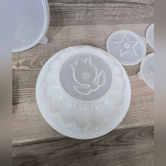 Tupperware jello mold and server - Picture 2 of 8
